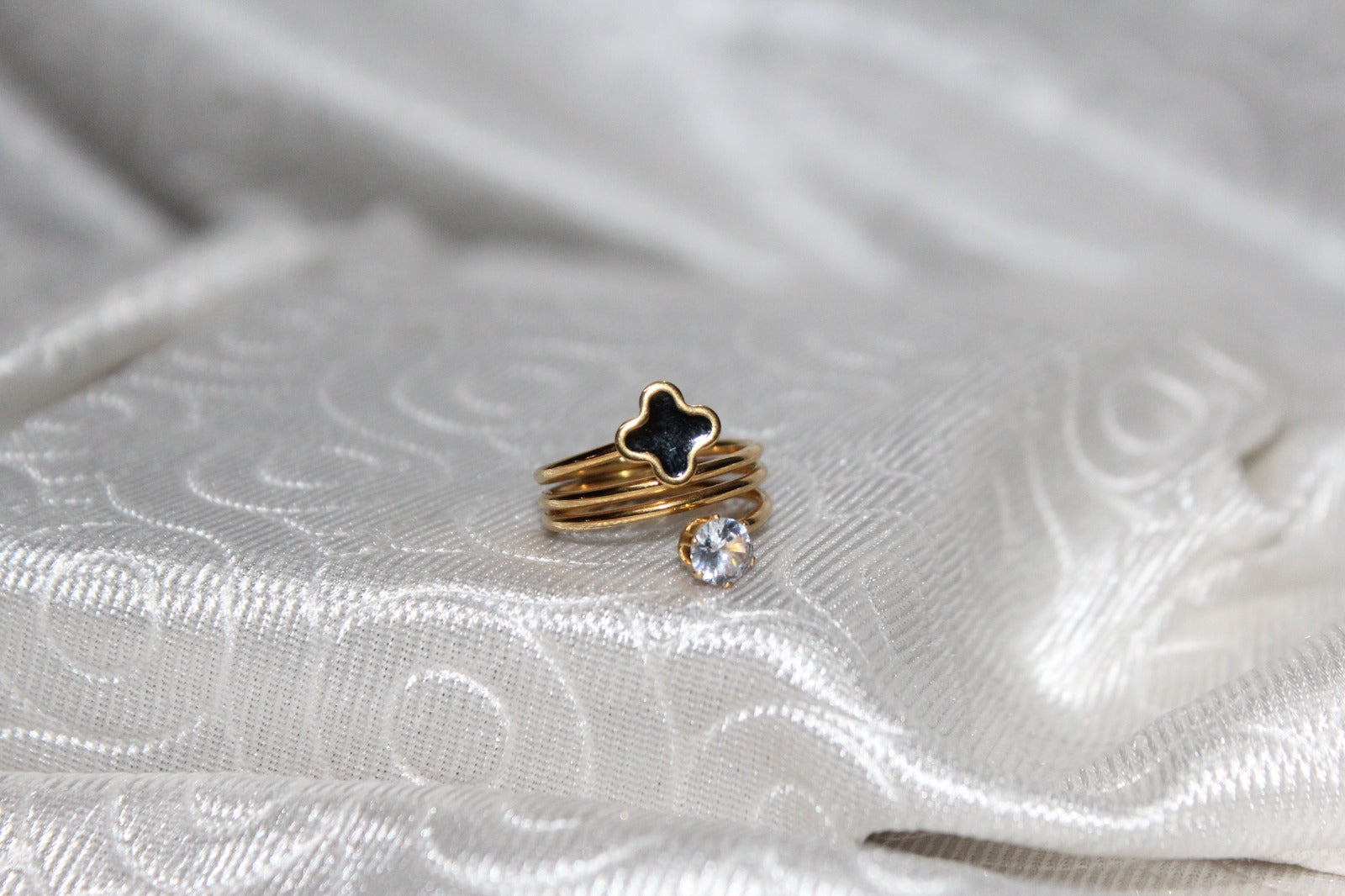 Elegant Clover Ring Set