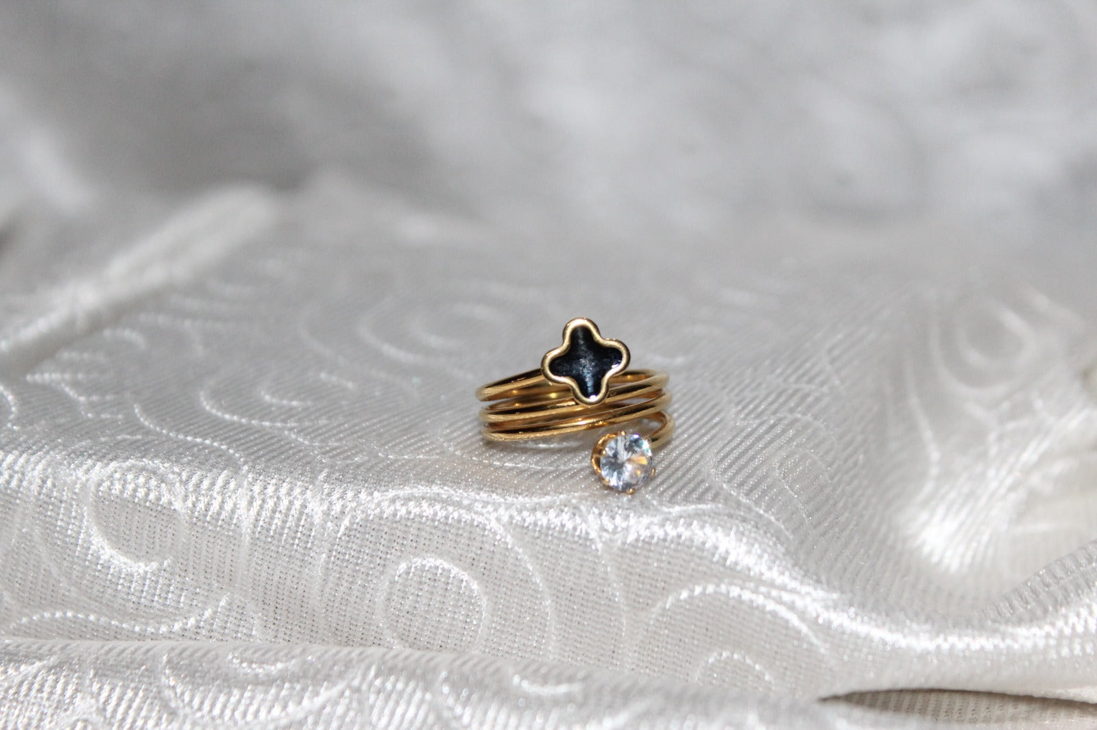 Elegant Clover Ring Set