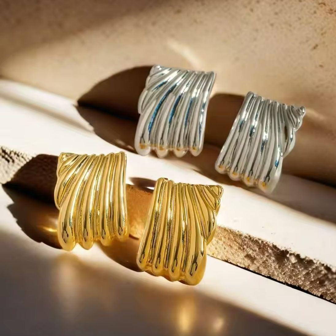 Ribbed Statement Studs -18K