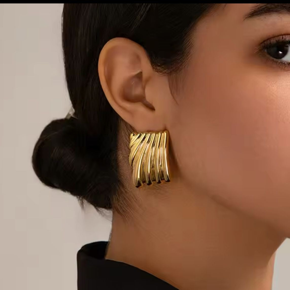 Ribbed Statement Studs -18K