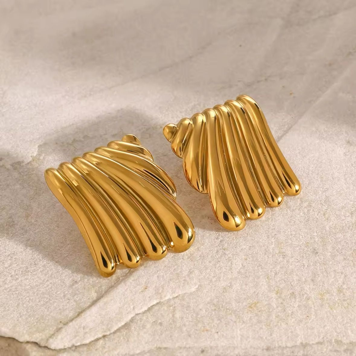 Ribbed Statement Studs -18K