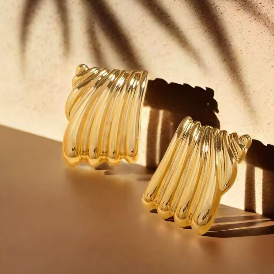 Ribbed Statement Studs -18K