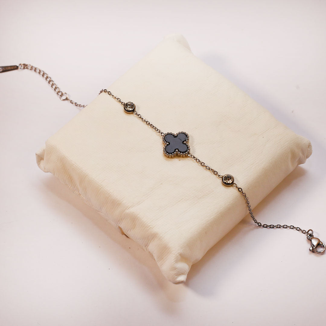 Dainty Clover Bracelet | Everyday Elegance