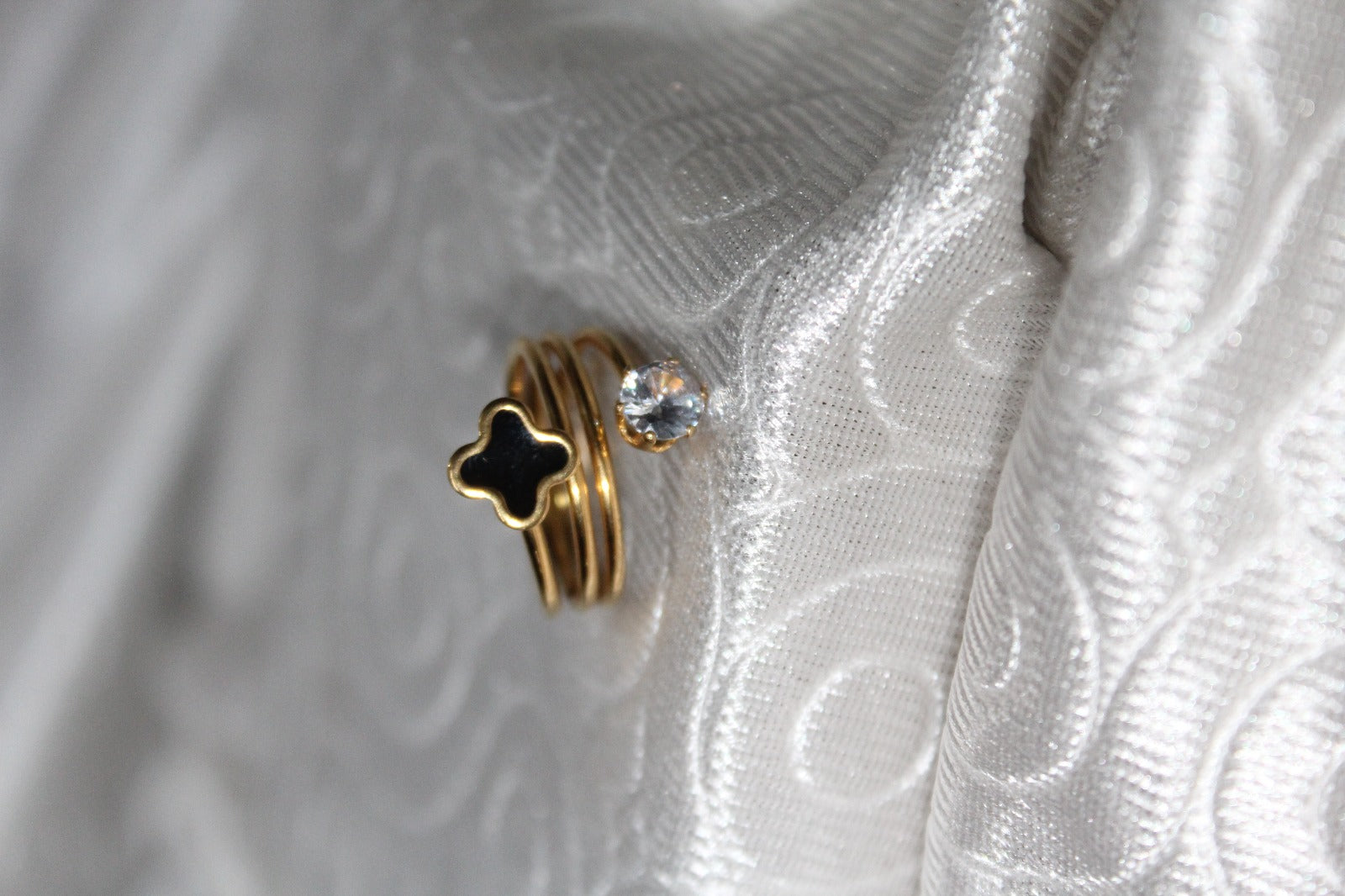 Elegant Clover Ring Set