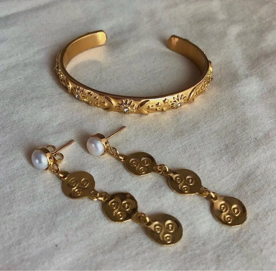 Celeste Gold Cuff -18K
