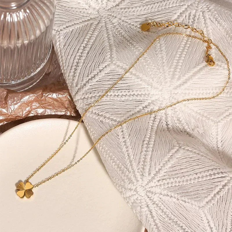 Leafs Clover Pendant